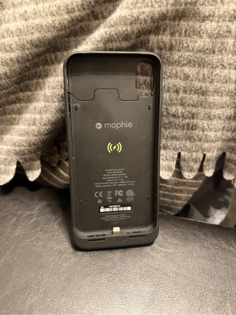Mophie X/XS iPhone Charging Battery Phone Case with lightning charge - Black